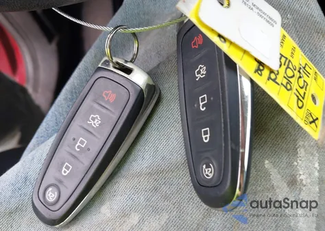 2019 Ford Escape Titanium z USA, uszkodzony, nr VIN 1FMCU9J97KUC29706